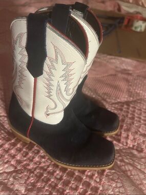 Kids Western Pull-On Boots in Dark Navy & White